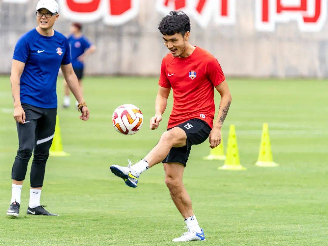 包含里程碑夜！成都蓉城伤情更新，欧超杯窗口期刷纪录，更衣室稳定，球探报告显示潜力的词条-AYX SPORTS