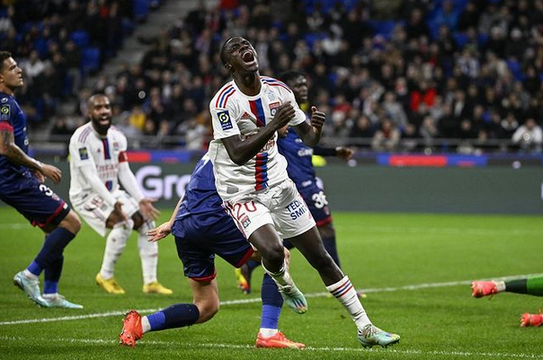 关于今晨密尔沃基雄鹿备战法国杯；防线松动细节曝光；球迷炸锅；球探报告显示潜力的信息-爱游戏娱乐